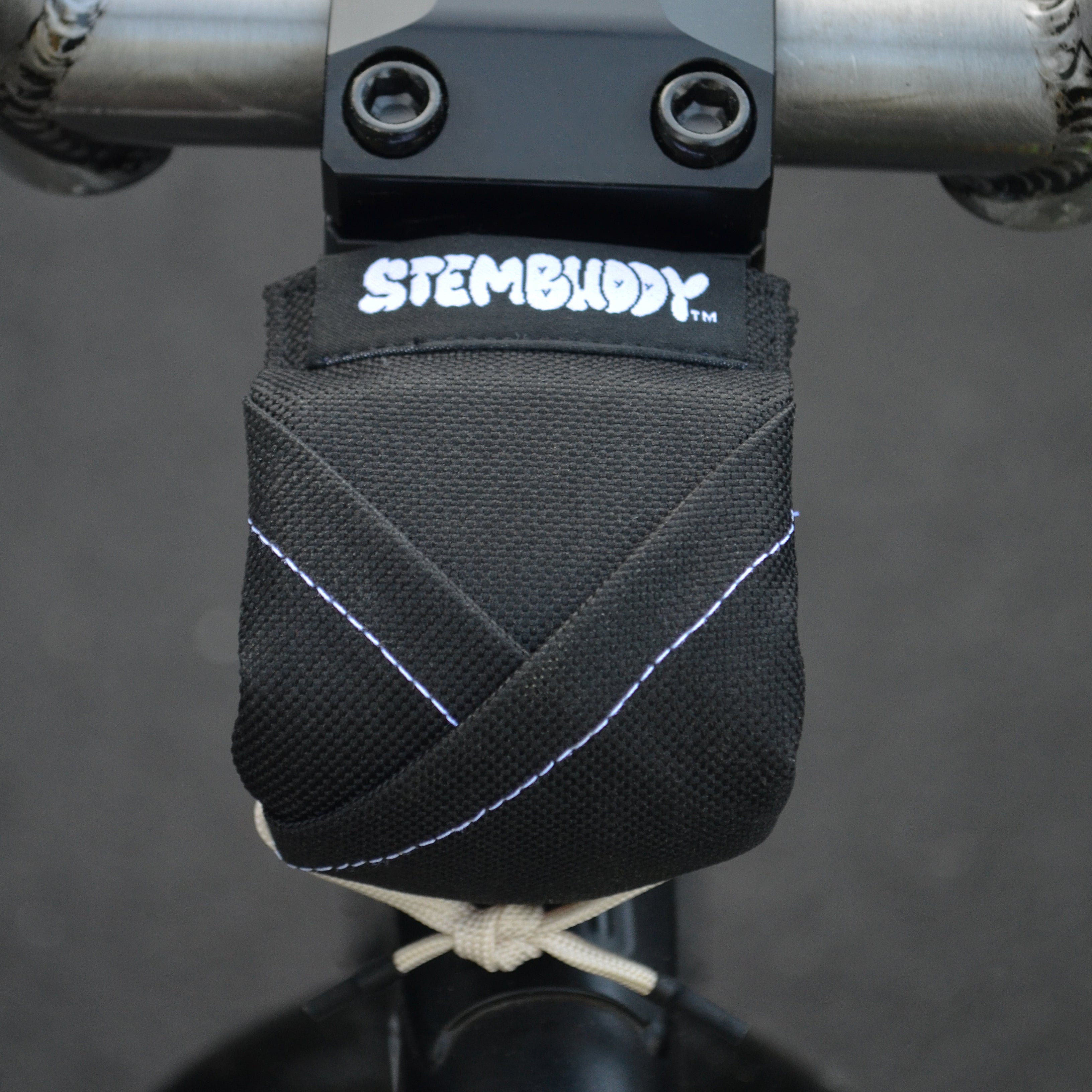 DOJO-stembuddy-Black-onbike top view