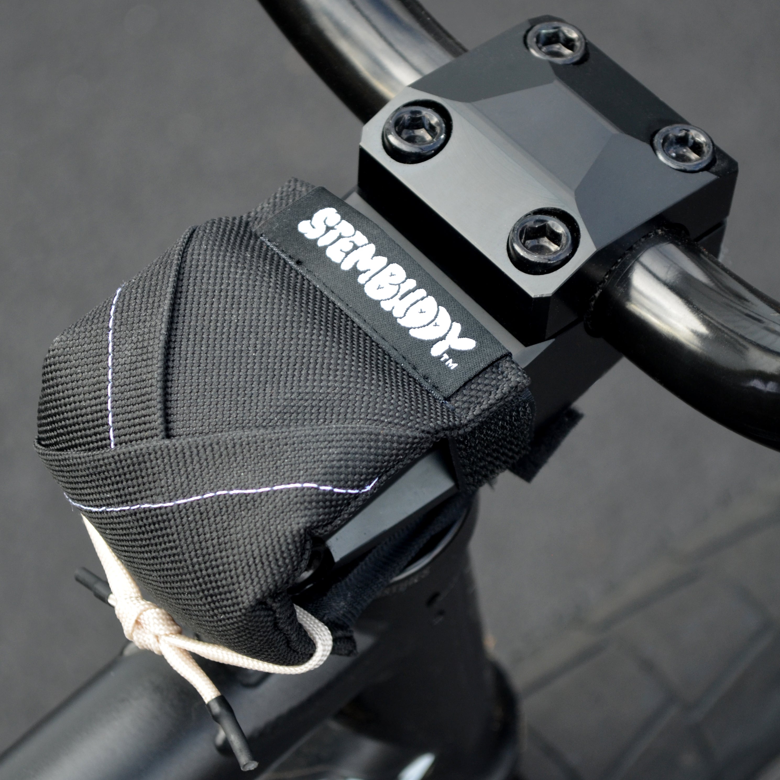DOJO-stembuddy-Black-onbike