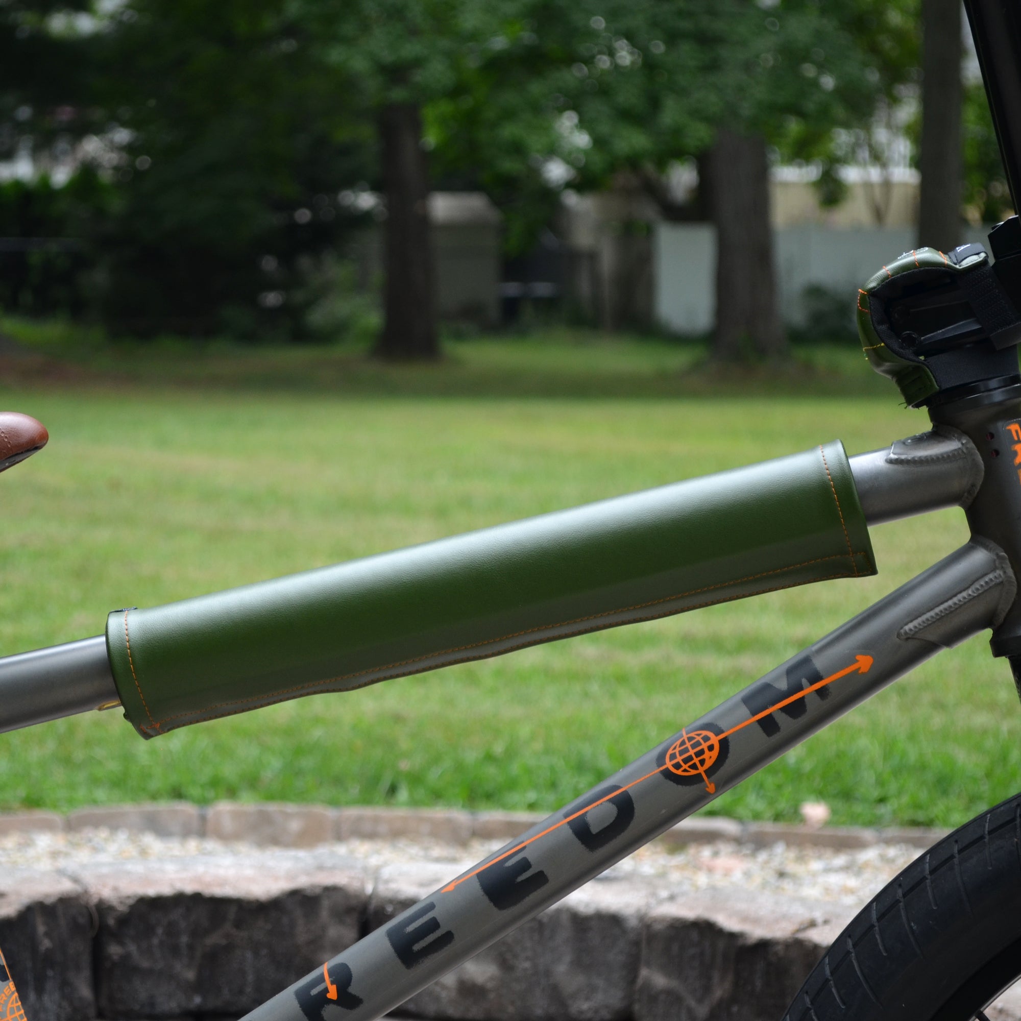 CACTUS GREEN LEATHER TOP TUBE PAD