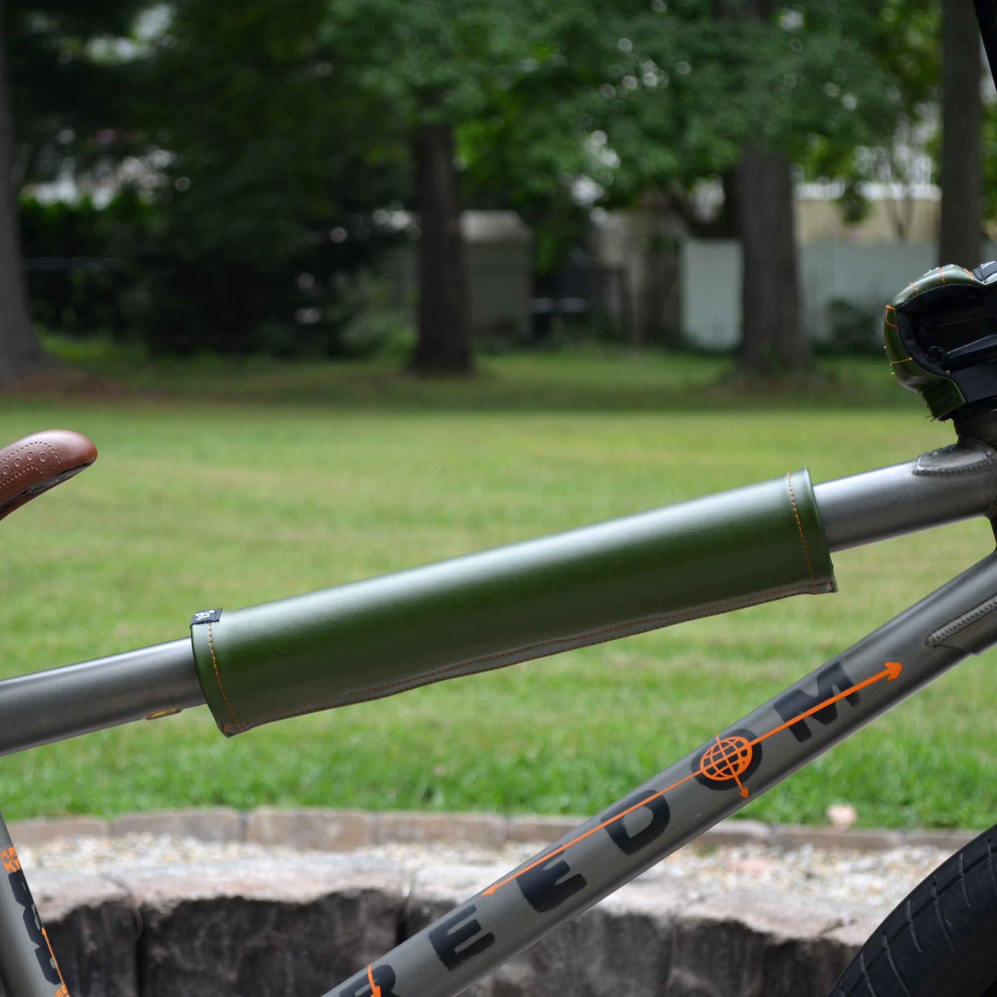 CACTUS GREEN LEATHER TOP TUBE PAD