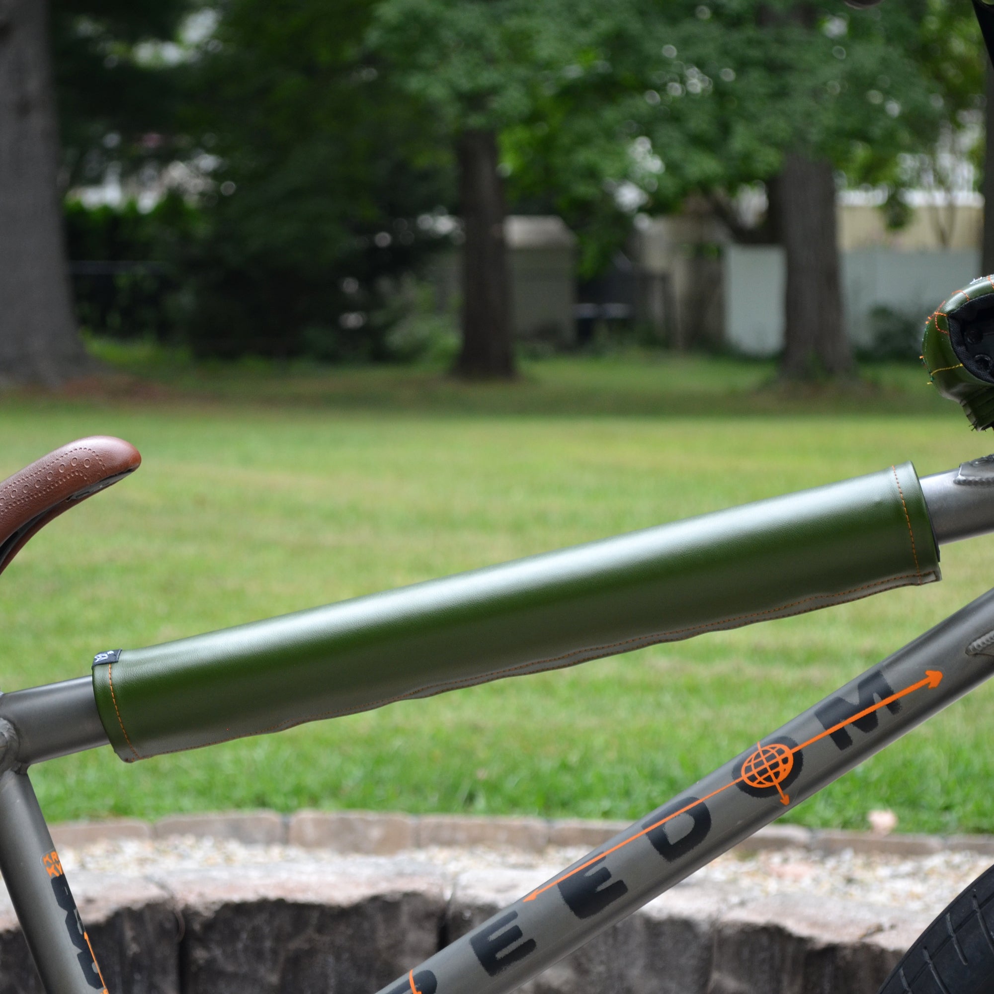 CACTUS GREEN LEATHER TOP TUBE PAD