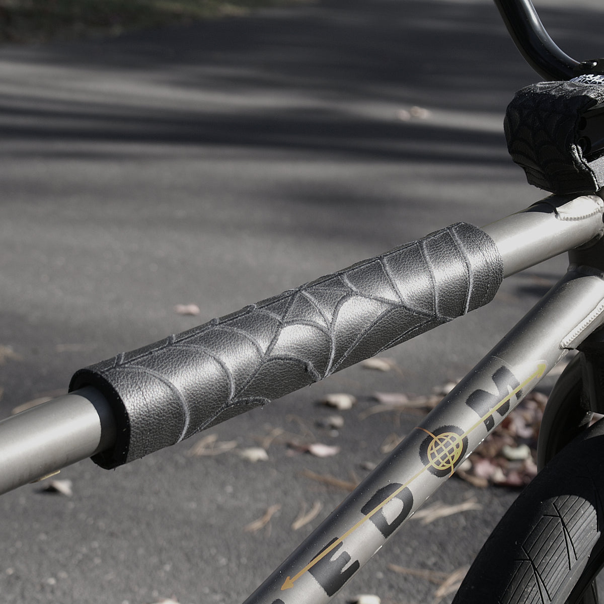 Black on BLACK LEATHER Spiderweb TOP TUBE PAD
